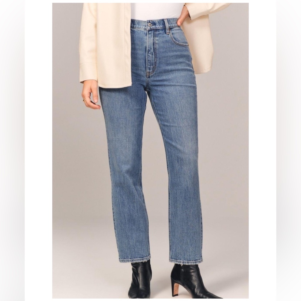 Abercrombie & Fitch Curve Love Ultra High Rise Ankle Straight Jean